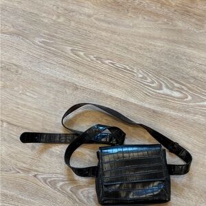 Black Crocodile-Embossed Men's Crossbody Bag